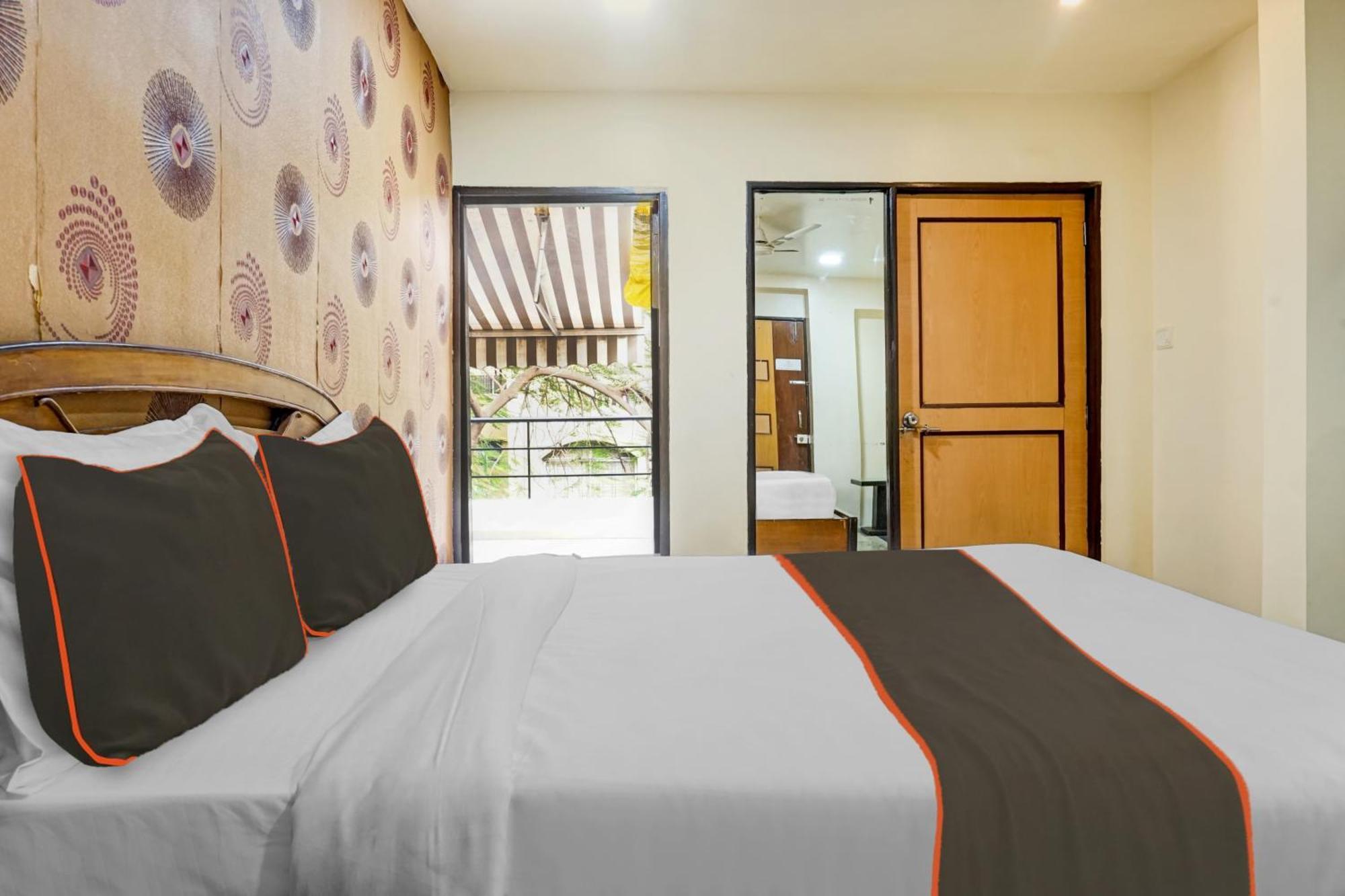 פונה Hotel Galaxy Residency Kalyani Nagar מראה חיצוני תמונה