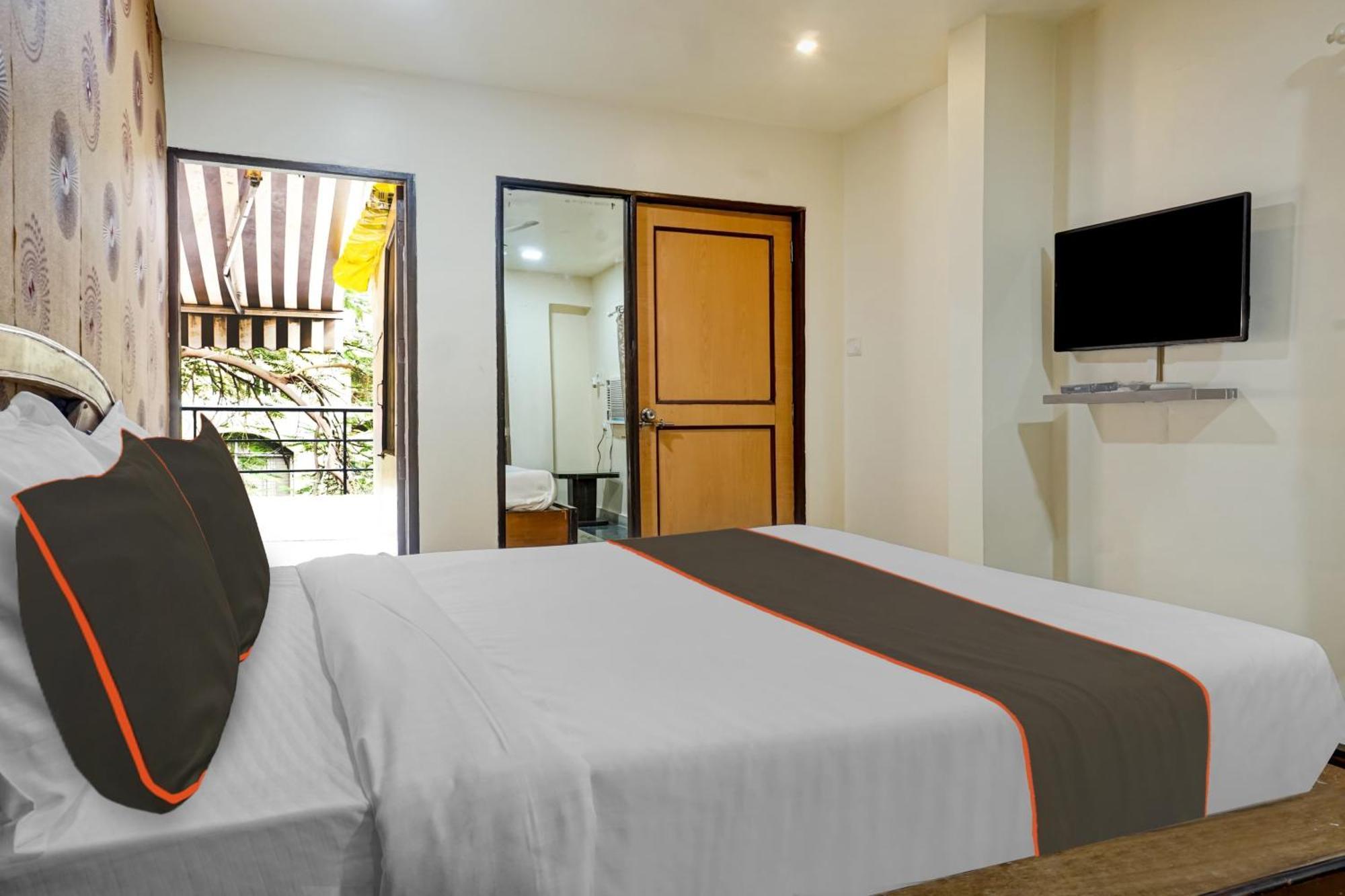 פונה Hotel Galaxy Residency Kalyani Nagar מראה חיצוני תמונה