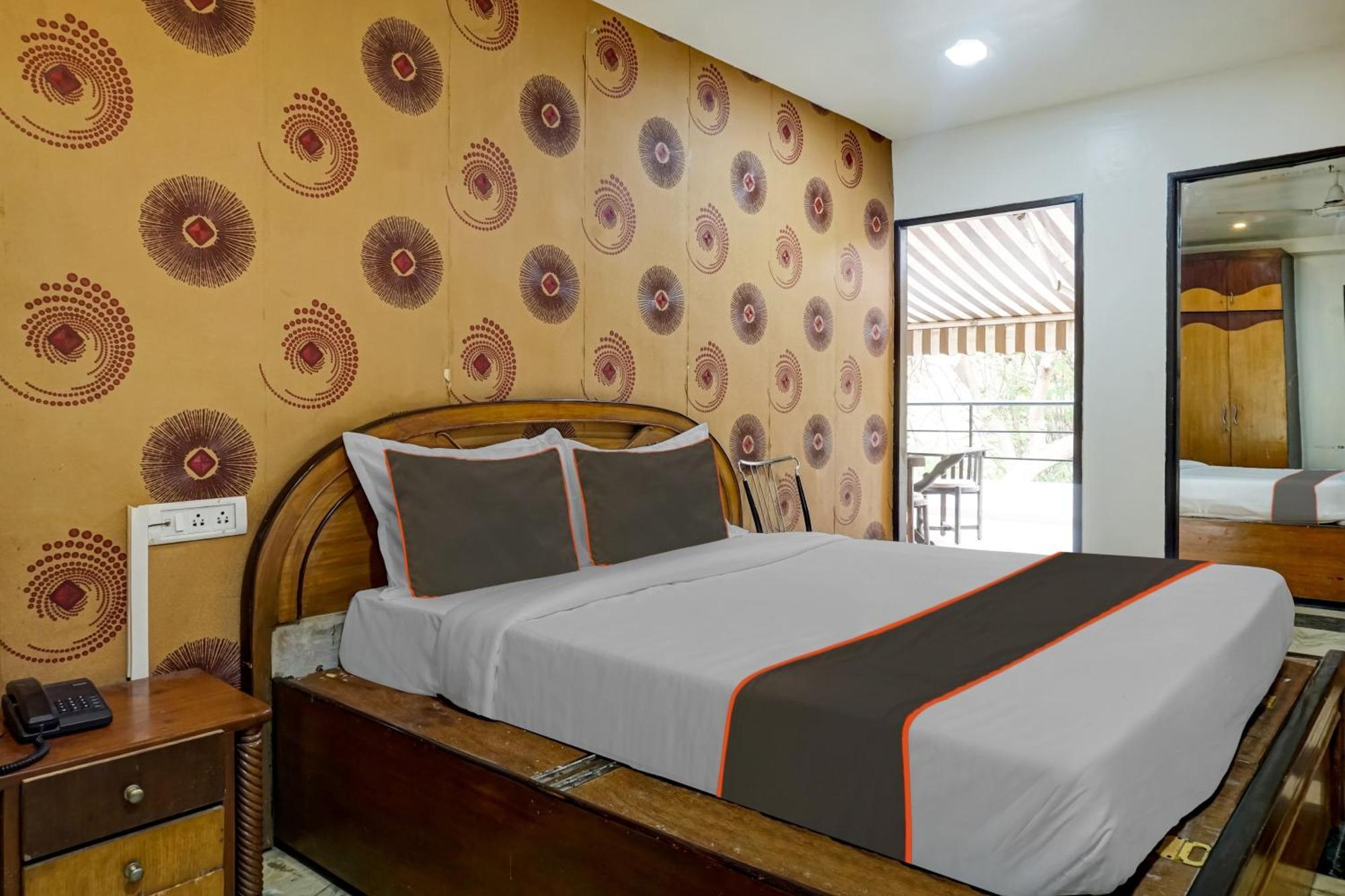 פונה Hotel Galaxy Residency Kalyani Nagar מראה חיצוני תמונה