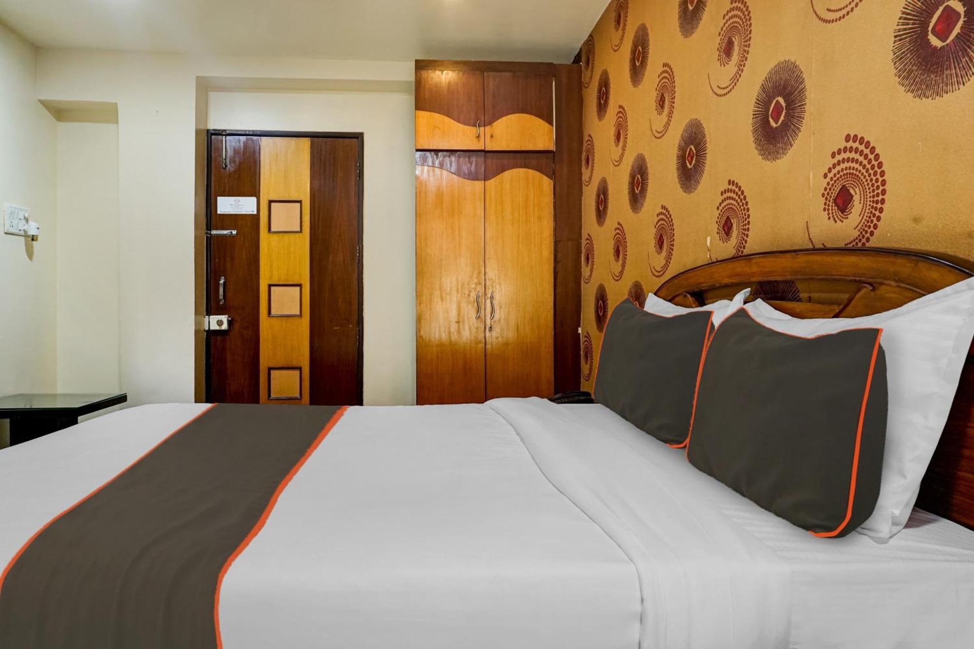 פונה Hotel Galaxy Residency Kalyani Nagar מראה חיצוני תמונה