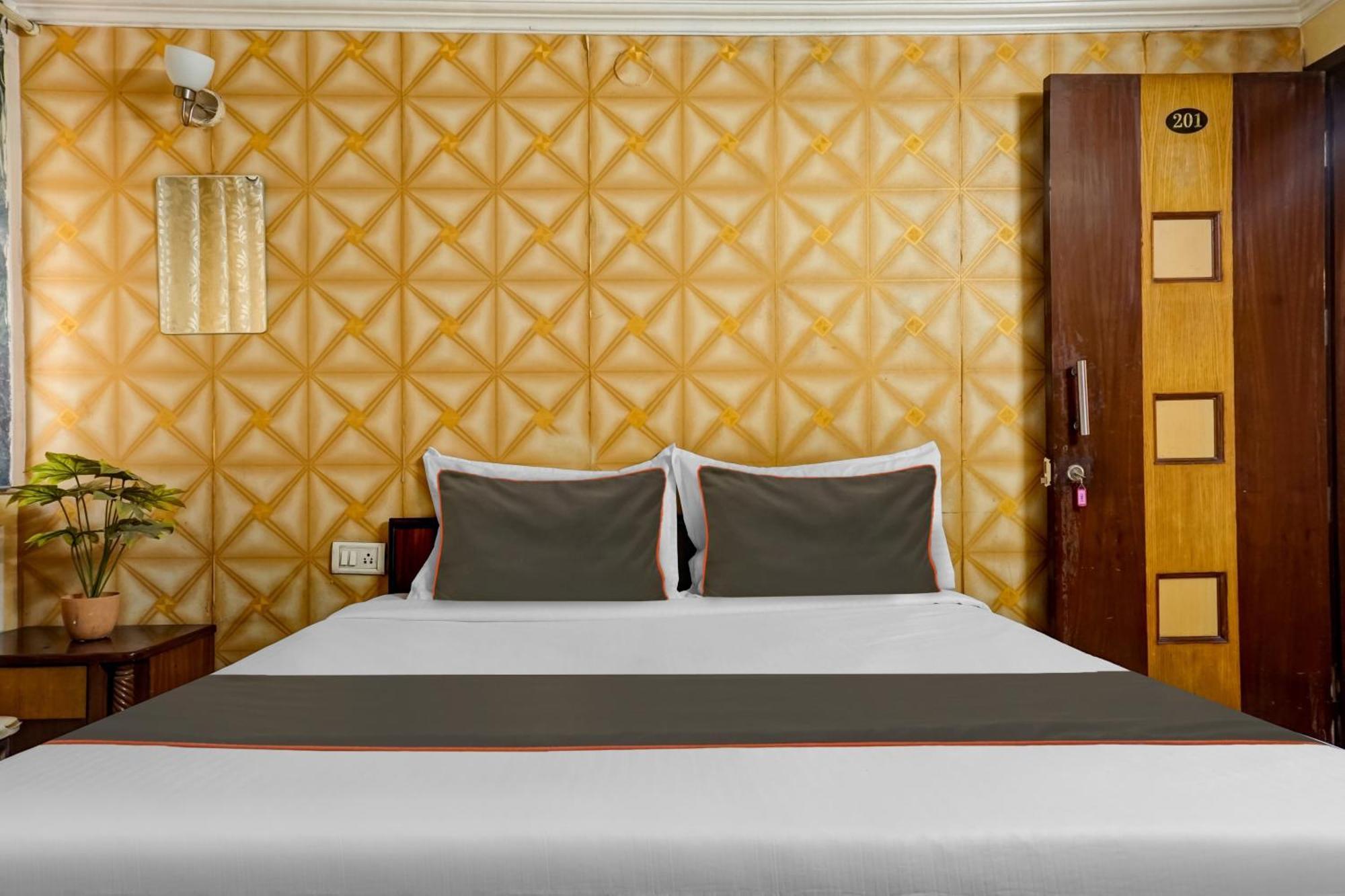 פונה Hotel Galaxy Residency Kalyani Nagar מראה חיצוני תמונה